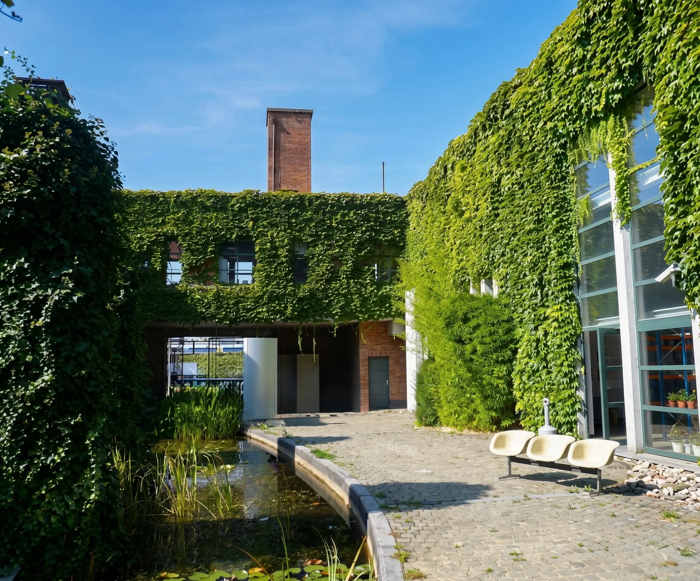 Cour intérieure végétalisée d'Azilum